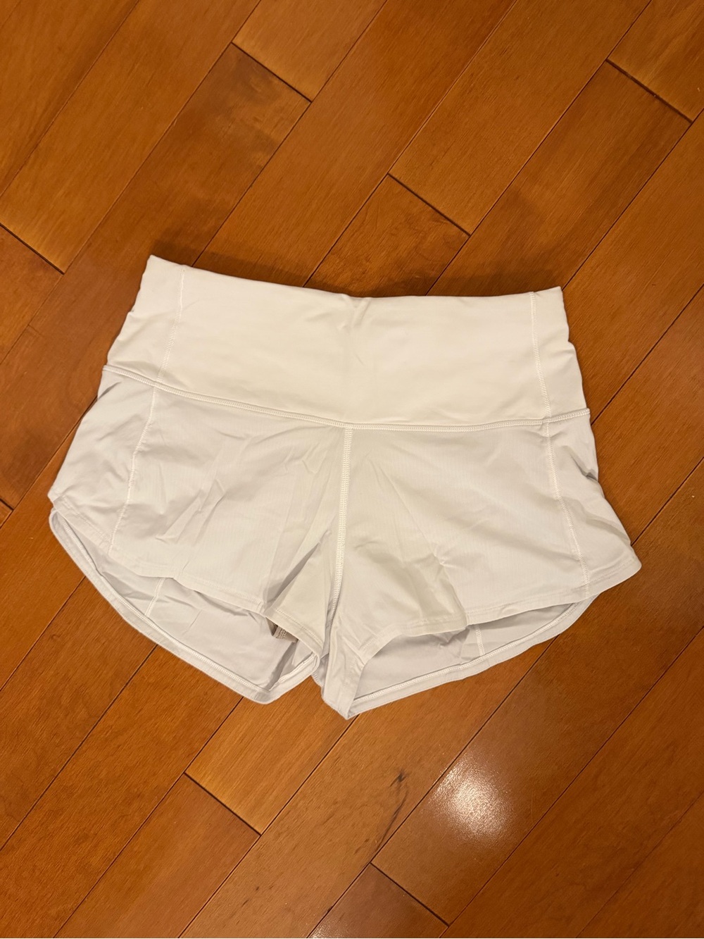 Lululemon Speed Up Highrise short 2.5”